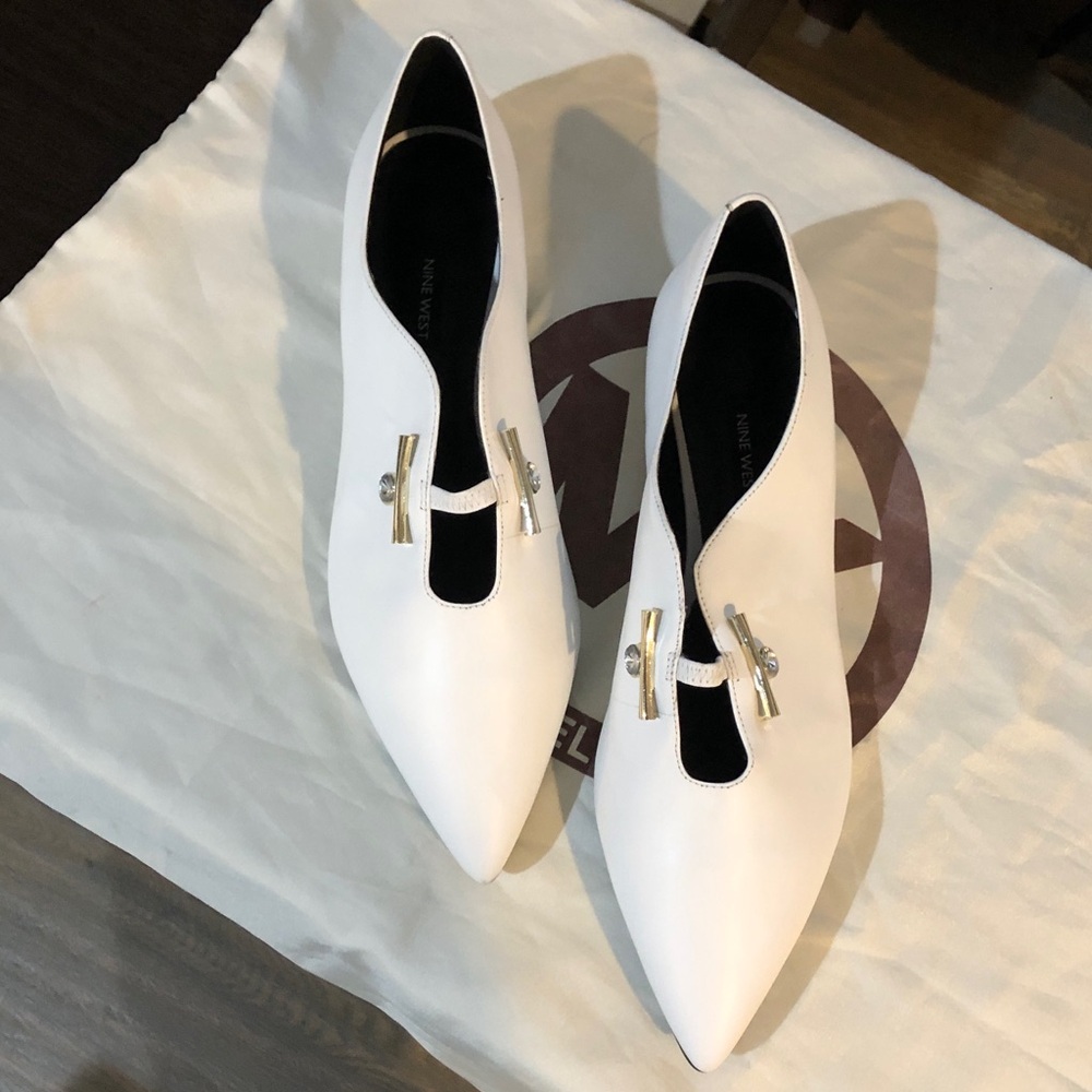 Nine West White Pointed-Toe Mary Jane Flats NEW Gold Accents, leather uppers